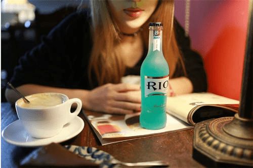 新茶飲時代 當(dāng)青梅竹馬解不開的消費困局，遇見“小白”的零售解法